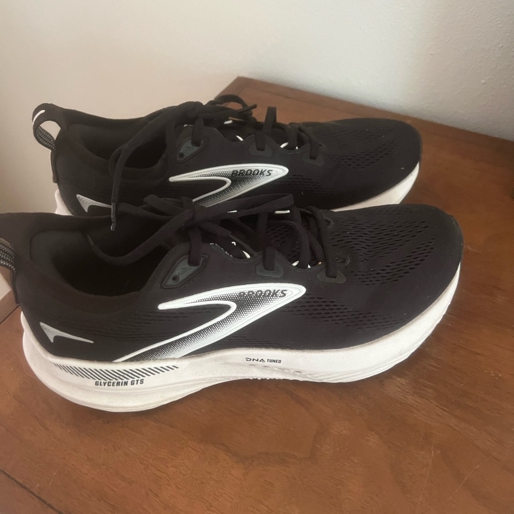 Brooks Black and White Women’s Athletic Running Shoes